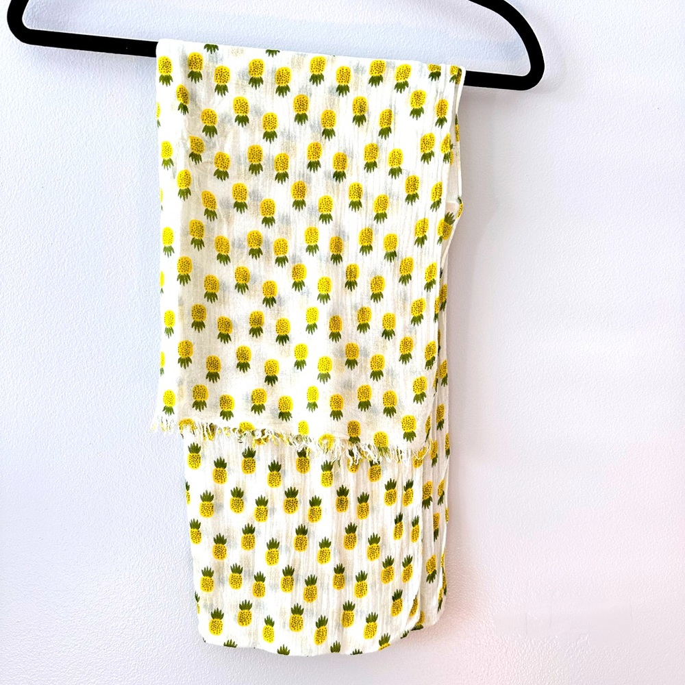 Pineapple scarf